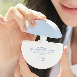 Увлажняющий солнцезащитный крем Dr. Althea Aqua Glowing Sunscreen SPF50+ PA++++