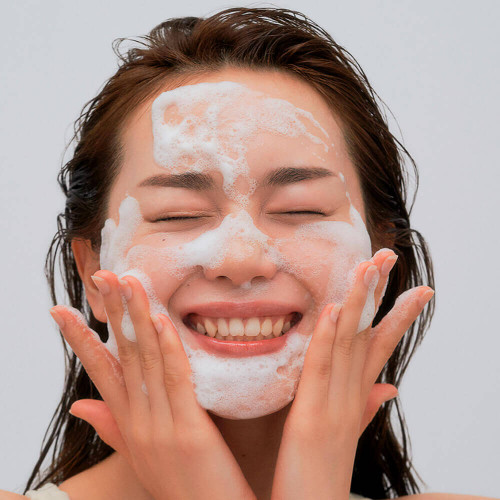 Слабокислотная пенка для умывания с пробиотиками UIQ Biome Barrier Cleansing Foam