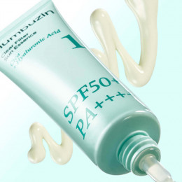 Лёгкая успокаивающая солнцезащитная эссенция numbuzin No.1 Clear Filter Sun Essence SPF50+ PA++++