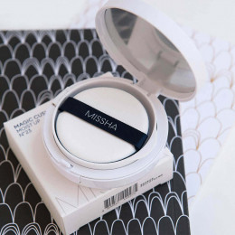 Увлажняющий тональный кушон Missha M Magic Cushion Moist Up SPF50+ PA+++ 21 тон - светлый бежевый