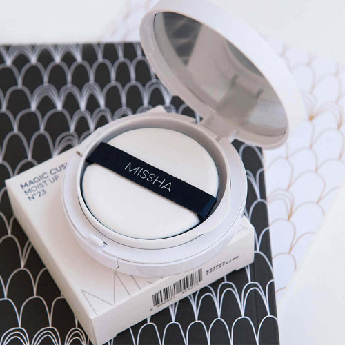 Увлажняющий тональный кушон Missha M Magic Cushion Moist Up SPF50+ PA+++ 21 тон - светлый бежевый